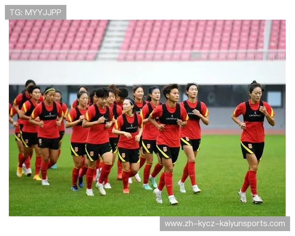 足球报名名单限制下主教练如何权衡主力与轮换阵容配置