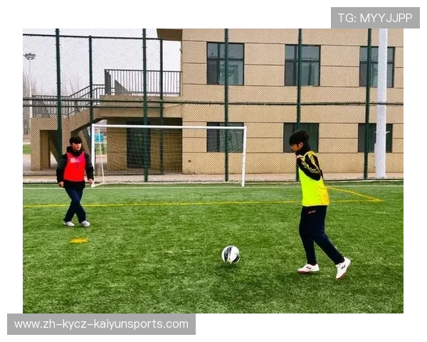 足球训练中的小组对抗赛与团队默契训练
